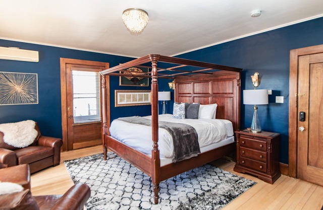 Barnum Suite w/Jacuzzi Tub & Sauna