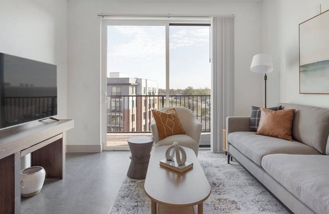 Barsala l Modern 2BD overlooking a sparkling pool, fast Wi-Fi