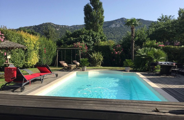 Bas de Villa standing en Provence proche Cassis, la Ciotat calme avec piscine