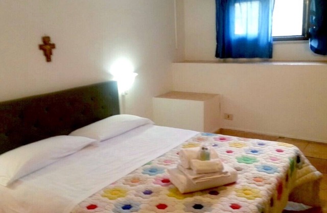 Basement suite sleeps 4 with kitchenette