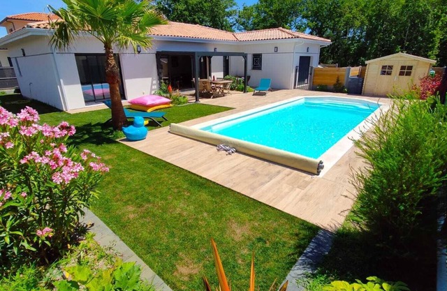 Bassin d'Arcachon: fully air-conditioned villa with heated pool and spa