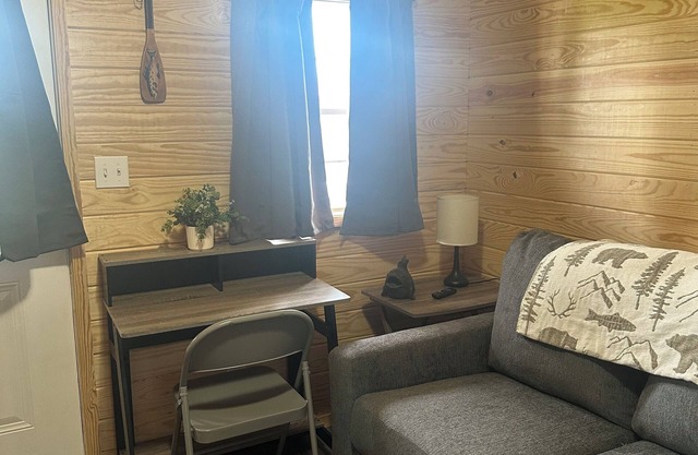 Bassmasters - Cozy 1-bedroom cabin with WiFi, AC in fabulous Stevenson