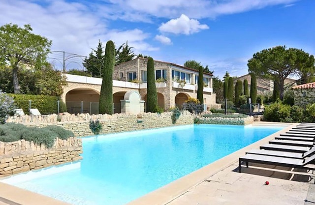 Bastidon with pool Gordes Lubéron