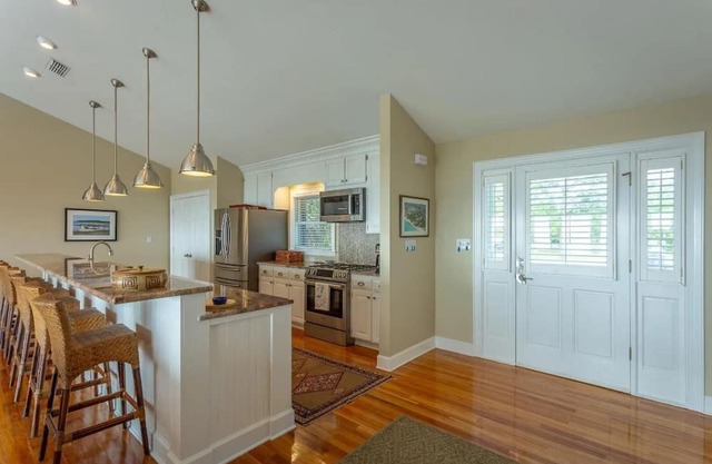 Bay Breeze - Waterfront with Boat Dock, Helipad!