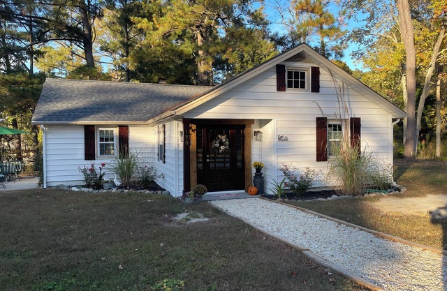 Bay Dream Believer Cottage on Beautiful East River Waterfront