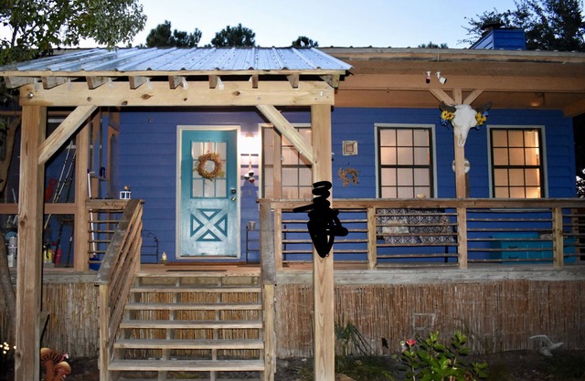 Bay, park and estuary preserve.walk/bike to the fishing pier. 6mins to island