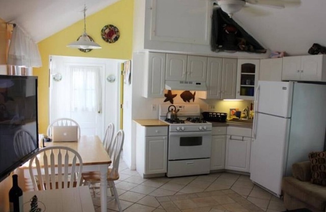 Bay Side Beach Cottage located in Ship Bottom. Walking distance to shops, attractions and dining 135089