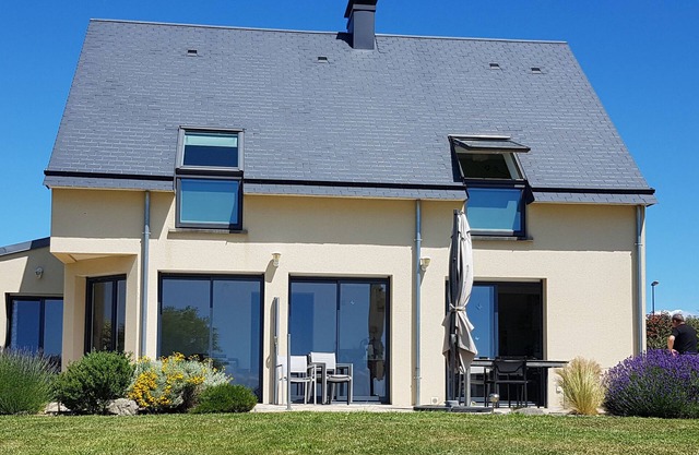 Bay view (8 pers max.) New house near sea.
