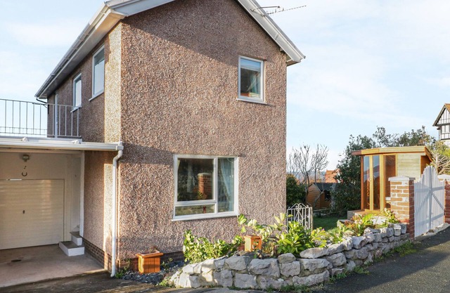 BAY VIEW HOUSE, family friendly, with a garden in Colwyn Bay
