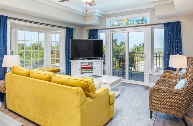 Bay View Villas 105 | Waterfront, Community Pool
