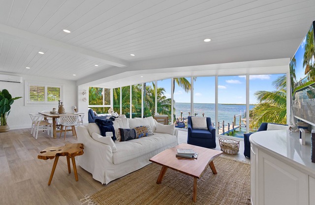 Bay Vista - Luxury, oceanfront home in Key Largo