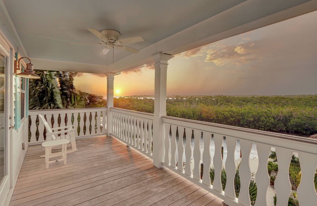 Bayberry Key: Waterfront Htd Pool, FREE Boat Dockage Sep-Oct Only!