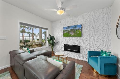 Bayfront Cottage- Pool - Hot Tub - Close to Beach