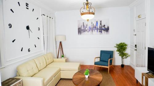 "Bayonne Escape, Free Parking & NYC Nearby"