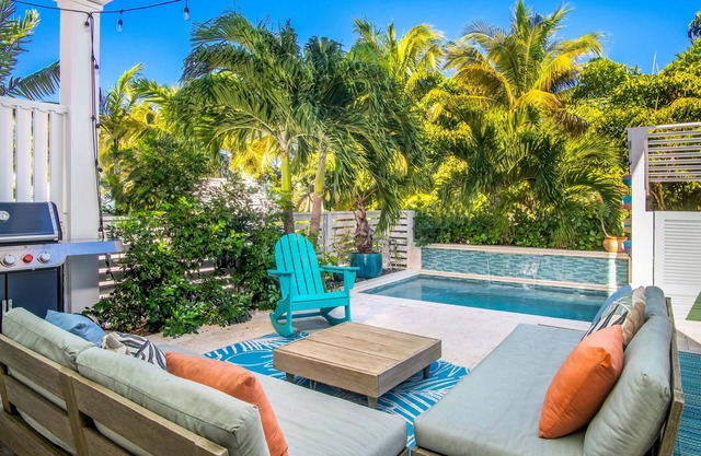 BAYSIDE PARADISE ~ Heart of Islamorada ~ Private Boat Dockage