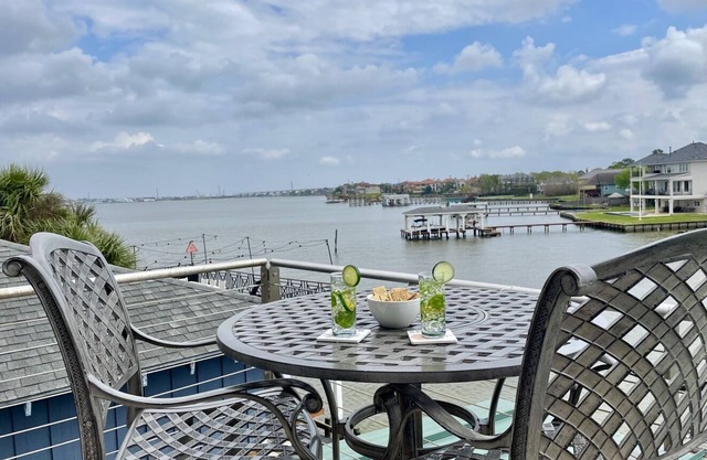 Bayside Retreat! Bring your boat, private boat ramp at this fabulous bayfront home!