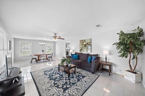 Baytown Home By The Bay visit Calypso Bay Water Park Unidad Skate park and Main Street 5 Star superhost
