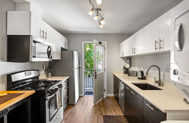 (BC2bI) Clean, Cozy, Convenient Condo in Buckhead w/Free Parking