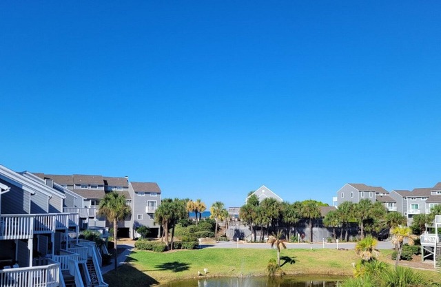 BD43 Gulf Views, End Unit -Many Amenities, High Speed WiFi, Dog Friendly