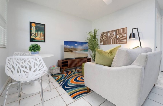 Be A Nomad | Lovely 1br apt | 1.5 blks to beach