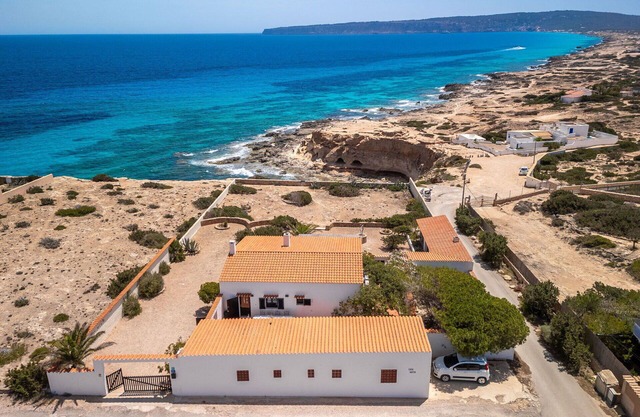 Beautiful private villa for 8 people with A/C, WIFI, TV, patio and panoramic view
