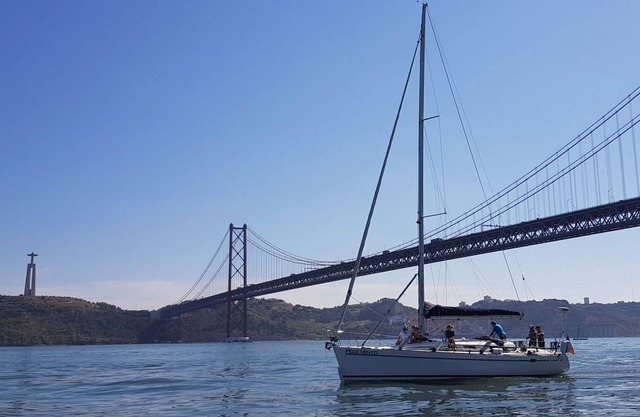 Be Local - Sleep aboard a sailing boat in Lisbon