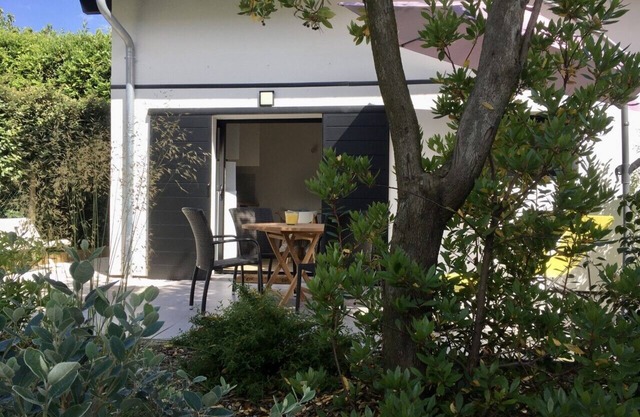 Beach and golf, superb cottage for 2