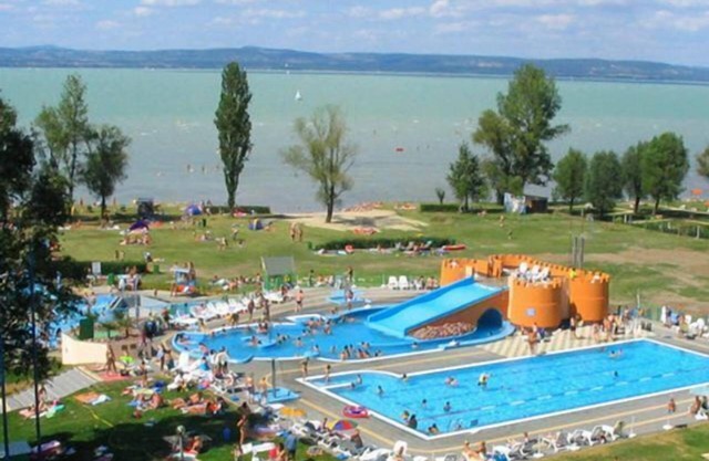 Beach Ap.3 - One Bedroom Apartment, Sleeps 4