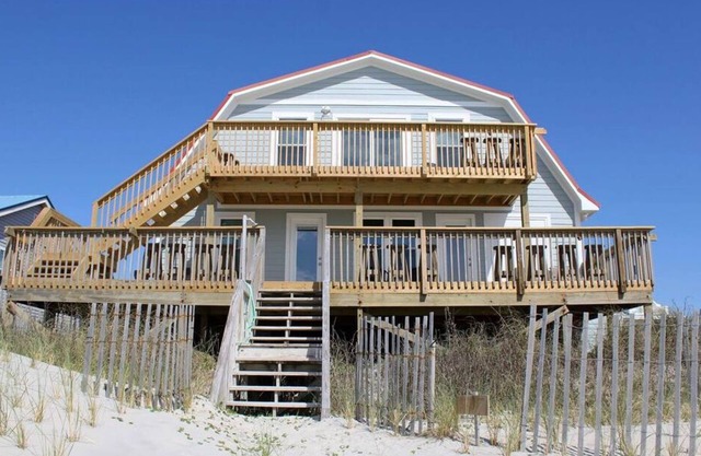 Beach Barn - Nice 5BR Oceanfront Home in Heart of Surf City