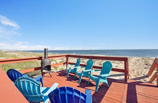 Beach Bum Time/Oceanfront/2 Decks/BBQ/Chiminea/Beach Gear