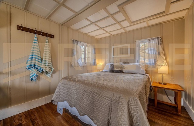 Beach Cabin #4, Private/Shared Beach - Cabin #4