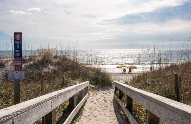 Beach Chic, 5-Minute Walk to Beach & Boardwalk