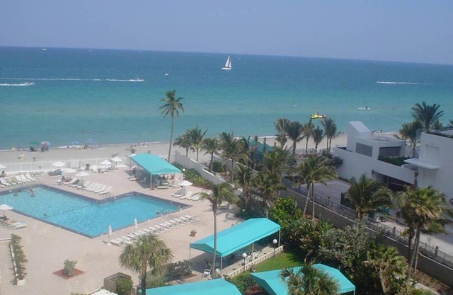 Beach condo with great views for your worry free vacation in Hollywood FL