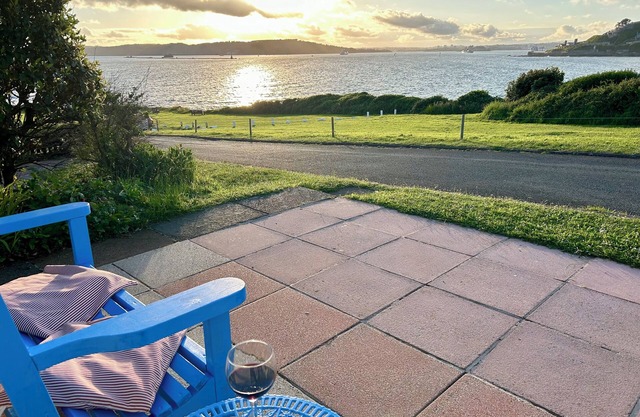 Beach Front Family Cottage. Stunning location Quiet, Close to Devon attractions.