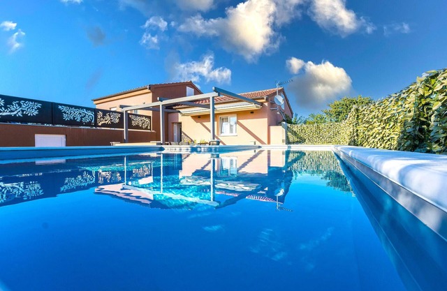 Beach front home in Vir