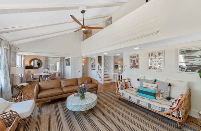 Beach Front Luxe: Italian vibes & coastal glam in Rockport! Steps to Downtown!