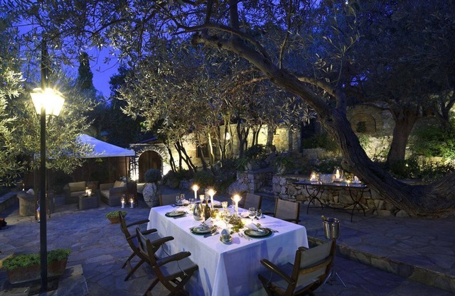 Beach Front, Romantic Escape, Breathtaking Views, 'Pieds dans L'eau', & More