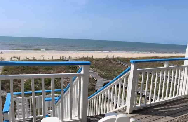 Beach Front Single House - with 6 Person Hot Tub - Holiday Weeks are on SALE!