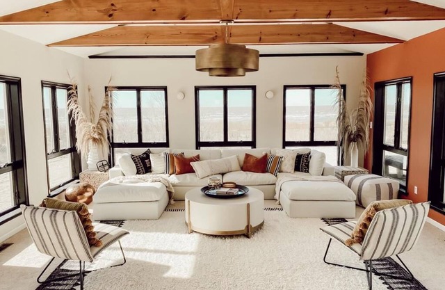 Beach Front, Stunning Views, Pet Friendly, Professionally Decorated, WOW