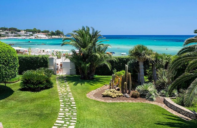 Beach front villa in Fontane Bianche