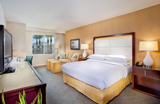Beach Getaway in Carlsbad! Ocean View, Outdoor Pool, Pet-friendly, Parking!