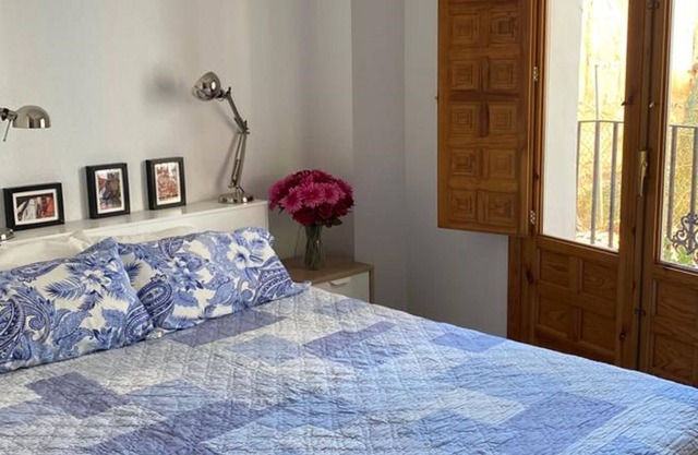 Beach holiday or work from home in Historic Old Town 4min walk to beach