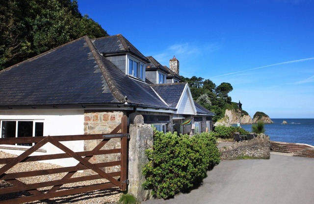 Beach House directly on the Sea front DEEP STEAM CLEANED AND SANITISED