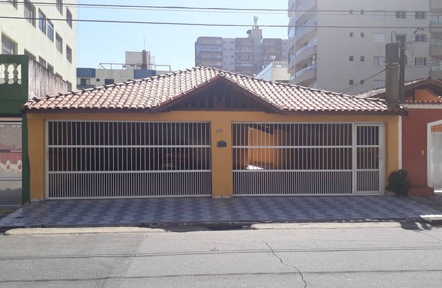 Beach house in gated community with barbecue