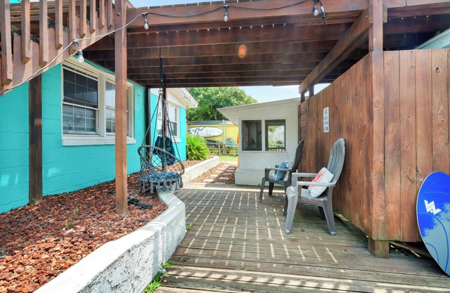 Beach King Size suite cottage B retreat with 2 queen size bunks