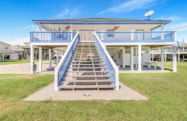 BEACH'N INN - 4th Row home, sleeps 12, Cargo Lift, Quiet area!