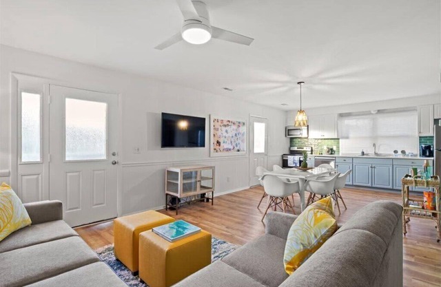 Beach Nest #4 2BR 2BA Walk to Beach