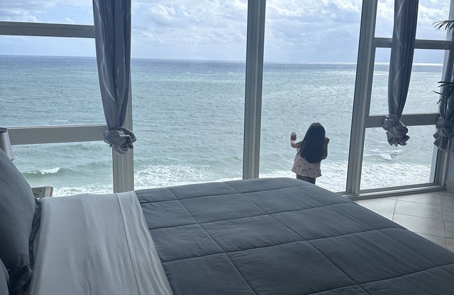 BEACH Resort-Ocean & Beachfront -Views from every window & Balcony- Pool-5 stars