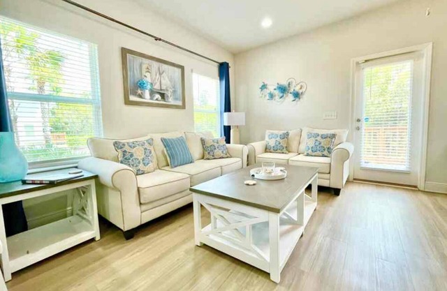 Beach themed 3 bedroom 2 bath townhome with pool view