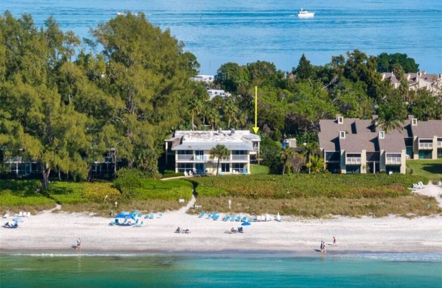 Beach View Condo-Quiet & Secluded Private Beach